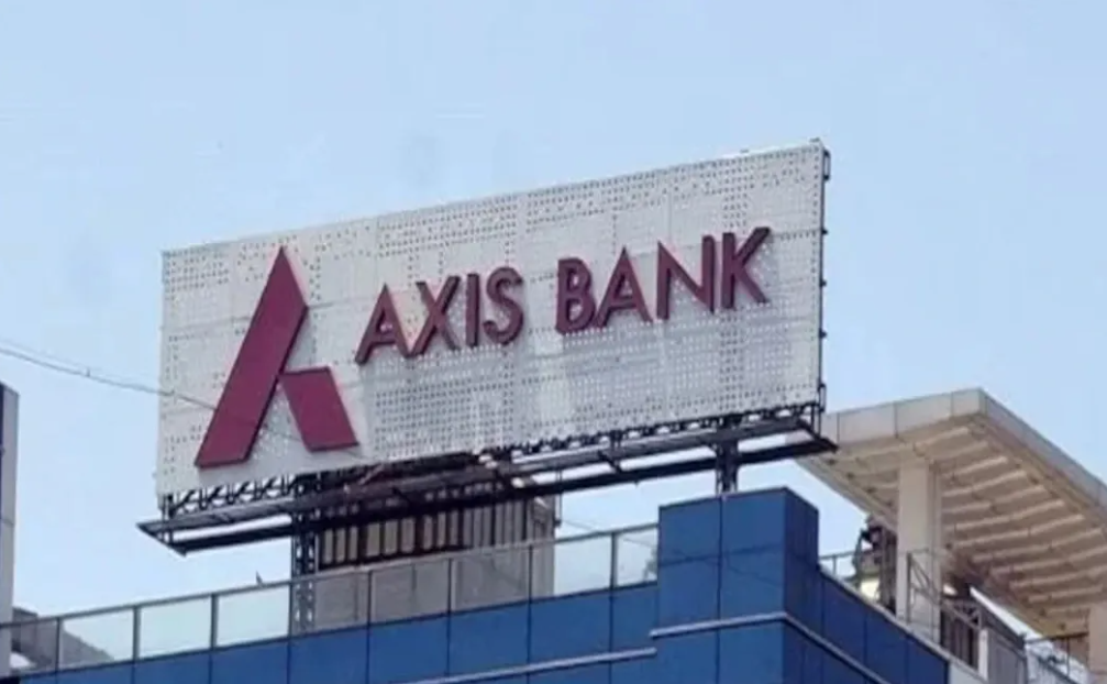 कम मुनाफे की खबर से एक्सिस बैंक के शेयरों को झटका, 5% की गिरावट 1