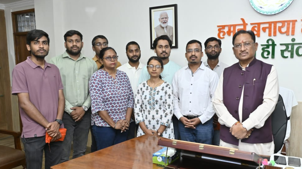 मुख्यमंत्री विष्णु देव साय से सौजन्य मुलाकात के बाद बीएड प्रशिक्षित बर्खास्त सहायक शिक्षकों ने आंदोलन समाप्ति की घोषणा की 1