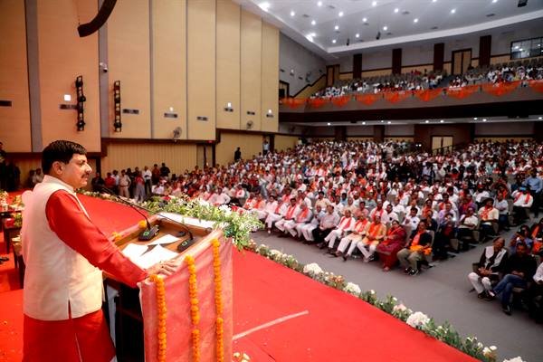 कर्मयोगी हैं प्रदेश के कर्मचारी, उनकी कर्तव्य निष्ठा से ही देश के अग्रणी राज्यों में शामिल है हमारा प्रदेश: मुख्यमंत्री डॉ. यादव 1