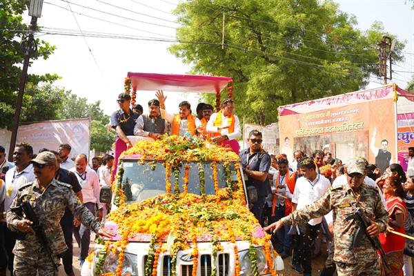 वीर सैनिकों के सम्मान में आन-बान-शान से निकली तिरंगा यात्रा 1