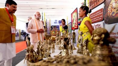 प्रधानमंत्री श्री मोदी ने किया प्रदर्शनी का अवलोकन, सशक्त महिलाओं से किया संवाद 1