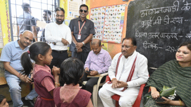 सुशासन तिहार के दौरे पर मुख्यमंत्री अचानक पहुंचे मांदरी गांव के आँगनबाड़ी केंद्र 1