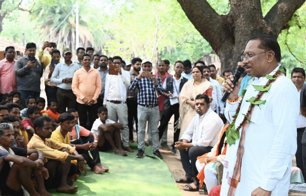 मुख्यमंत्री श्री विष्णु देव साय पहुंचे दंतेवाड़ा जिले के ग्राम मुलेर : छत्तीसगढ़ के अंतिम छोर पर पहुंचा सुशासन तिहार 3