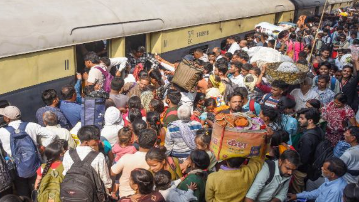 मुंबई की टिकट के लिए मारा-मारी: जबलपुर से सफर बना मुश्किल, स्पेशल ट्रेनें भी फेल 1
